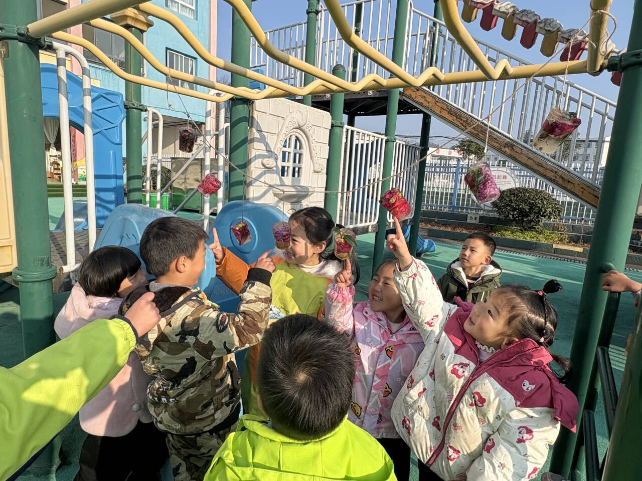 冬日童趣,冰花绽放,五山镇中心幼儿园,冻冰花,田荣,邹芹鑫 冬日童趣,冰花绽放,五山镇中心幼儿园,冻冰花,田荣,邹芹鑫