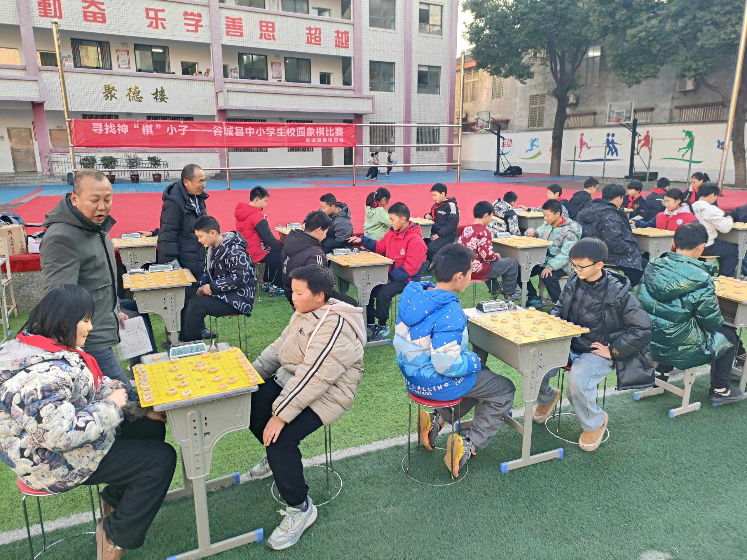 谷城县粉阳路小学教联体中华路校区：楚河汉界竞风采  以棋启智促成长