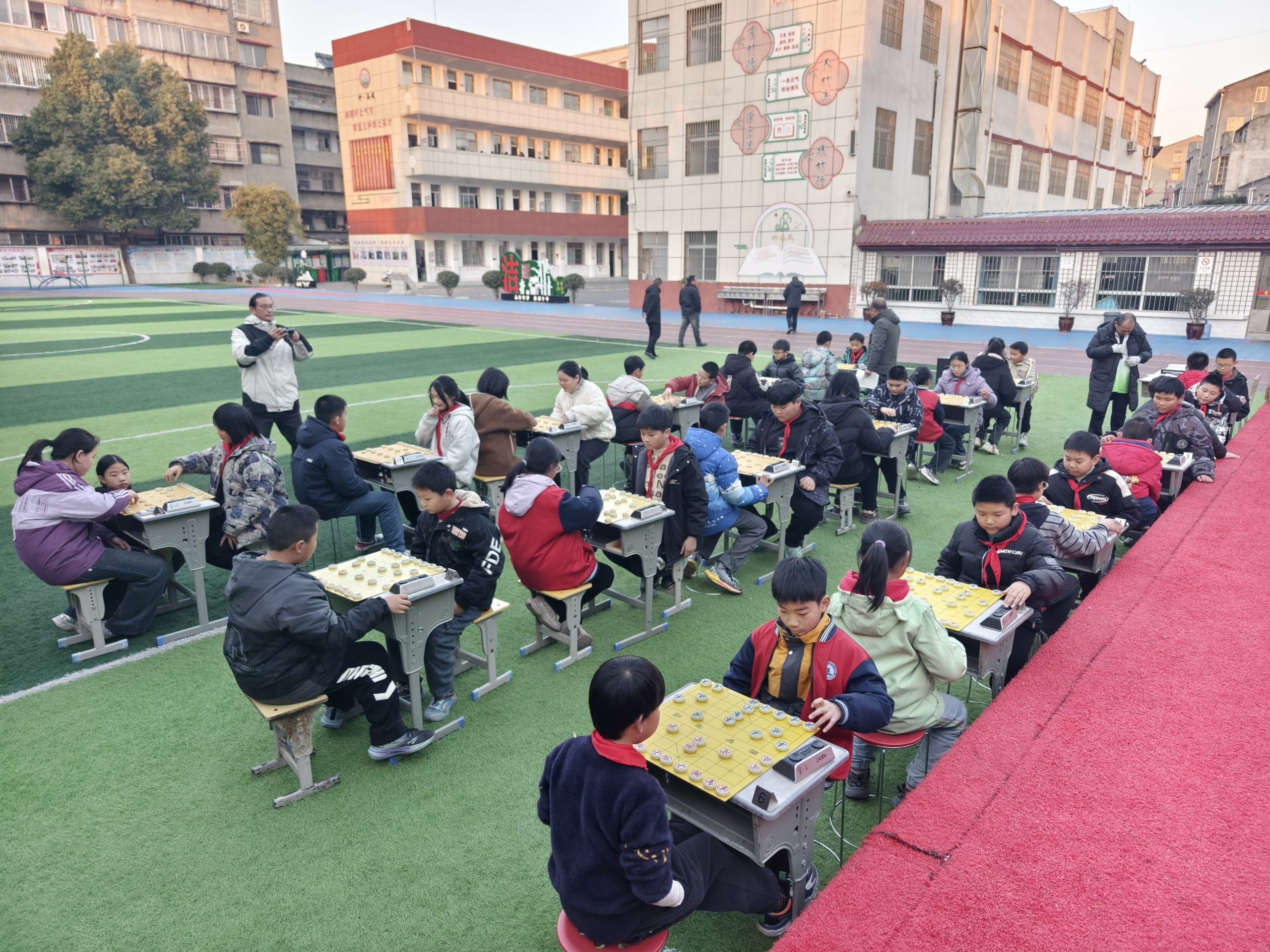 谷城县粉阳路小学教联体中华路校区：楚河汉界竞风采  以棋启智促成长