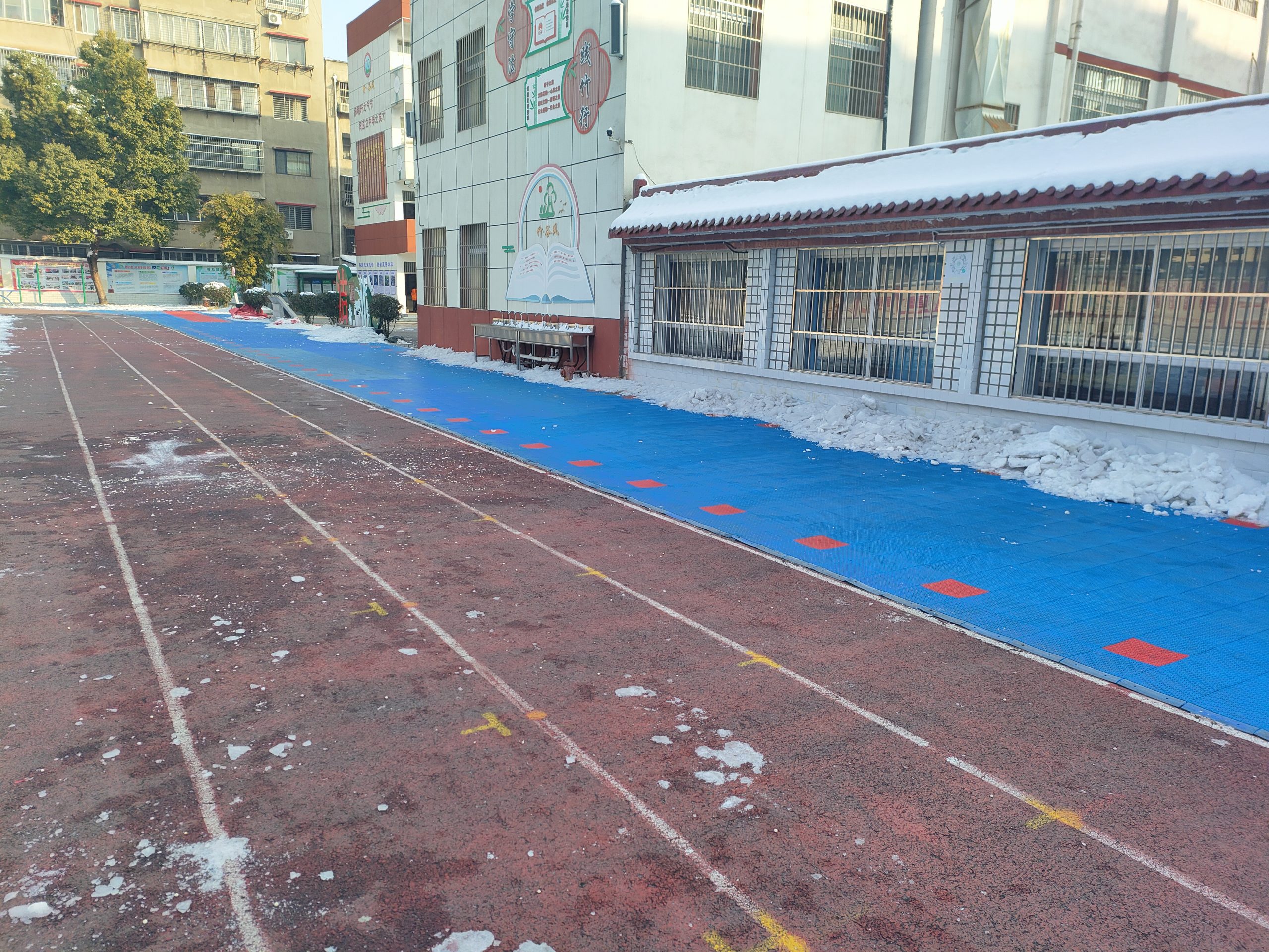谷城县粉阳路小学教联体中华路校区:暖心除雪护平安 实际行动显担当 谷城县粉阳路小学教联体中华路校区:暖心除雪护平安 实际行动显担当
