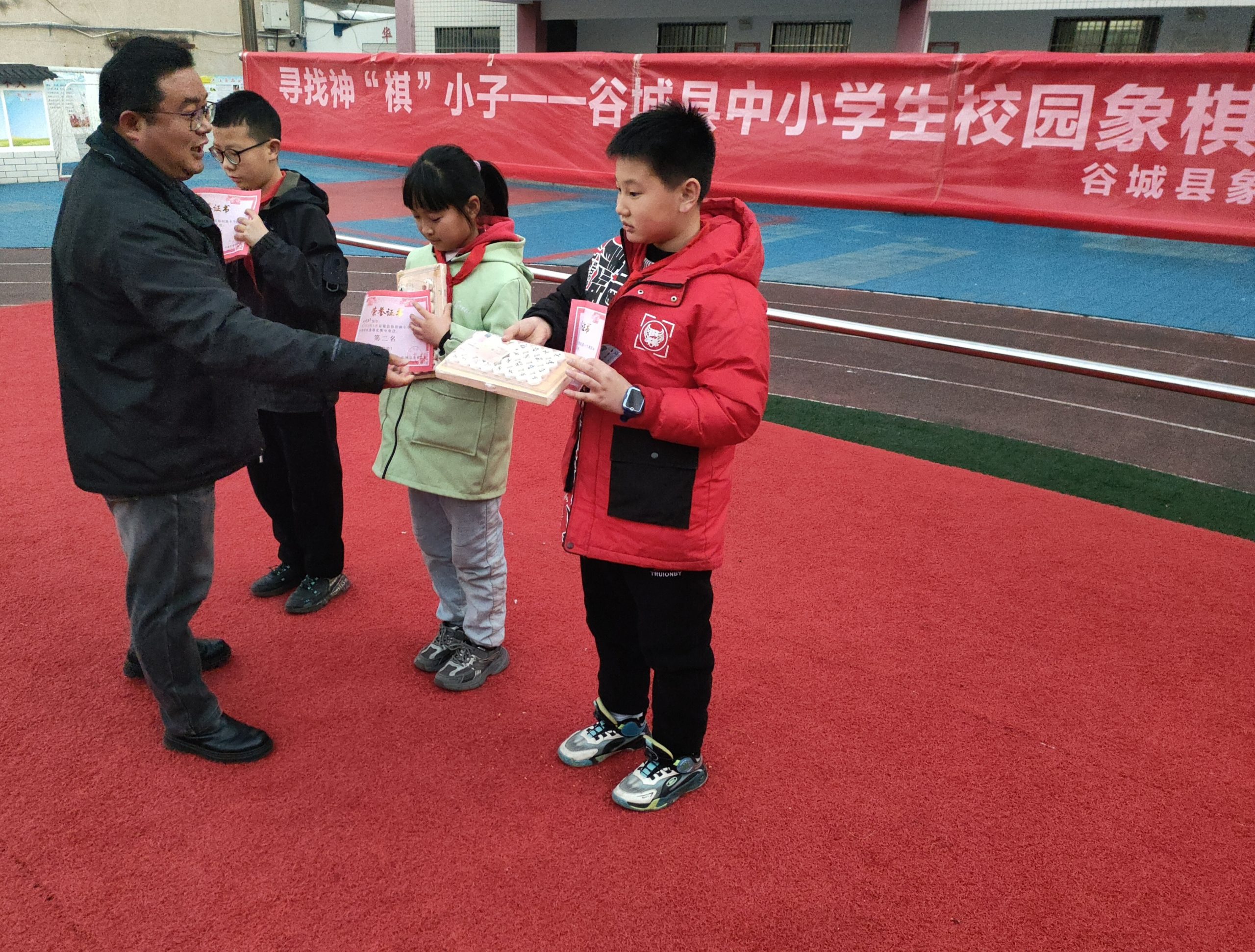 谷城县粉阳路小学教联体中华路校区：楚河汉界竞风采  以棋启智促成长