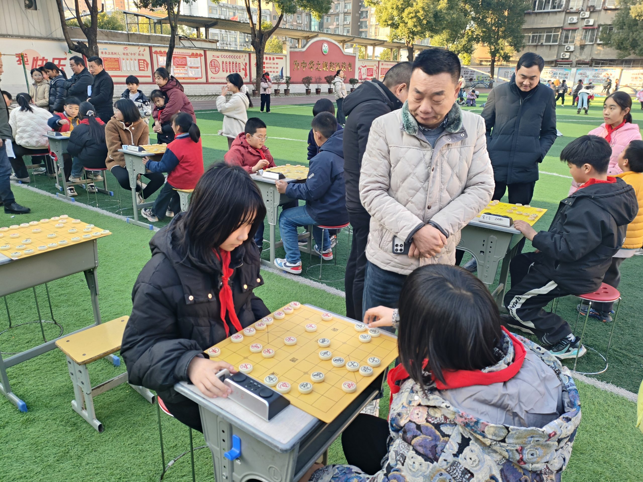 谷城县粉阳路小学教联体中华路校区：楚河汉界竞风采  以棋启智促成长