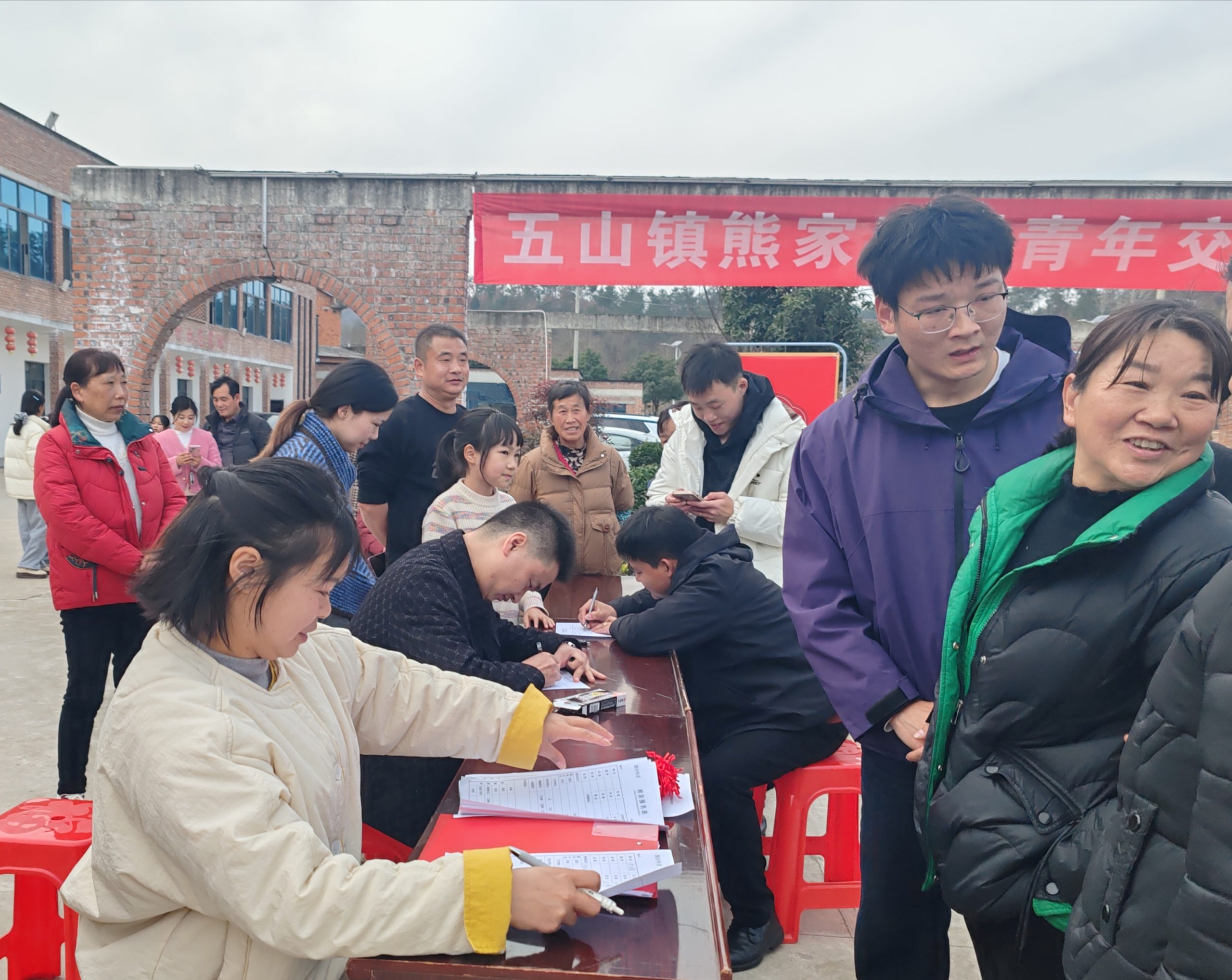 谷城熊家岗村：新春前搭“鹊桥”暖心联谊助大龄青年脱单