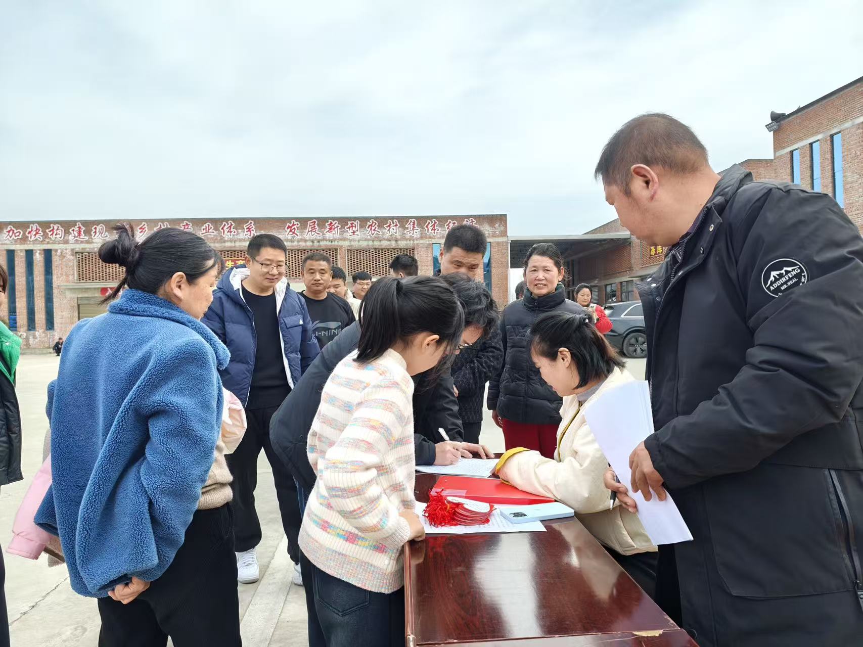 谷城熊家岗村：新春前搭“鹊桥”暖心联谊助大龄青年脱单