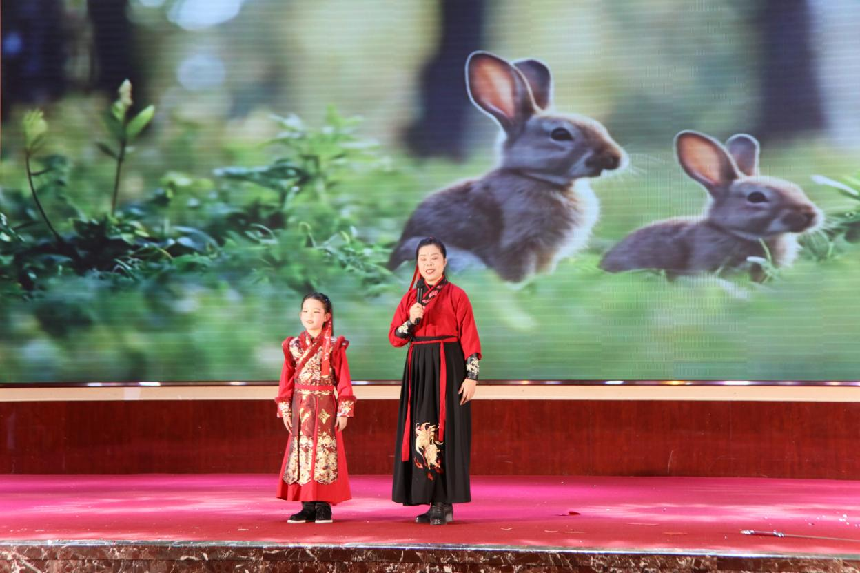 老河口市作协诗歌朗诵学会举办“诗韵传承·声动未来” 迎新春年会暨朗诵交流会