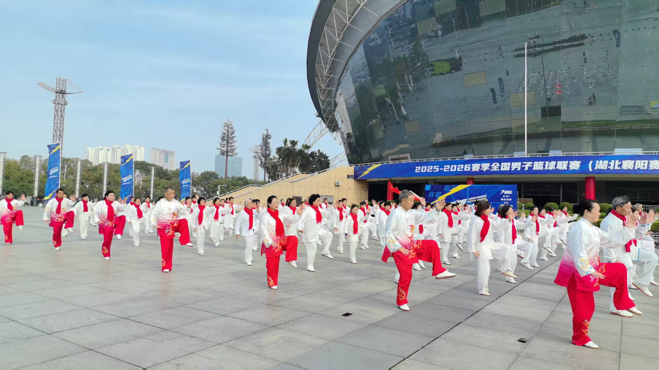 襄阳欢庆首个国际太极拳日 四区百廿健儿展太极风韵
