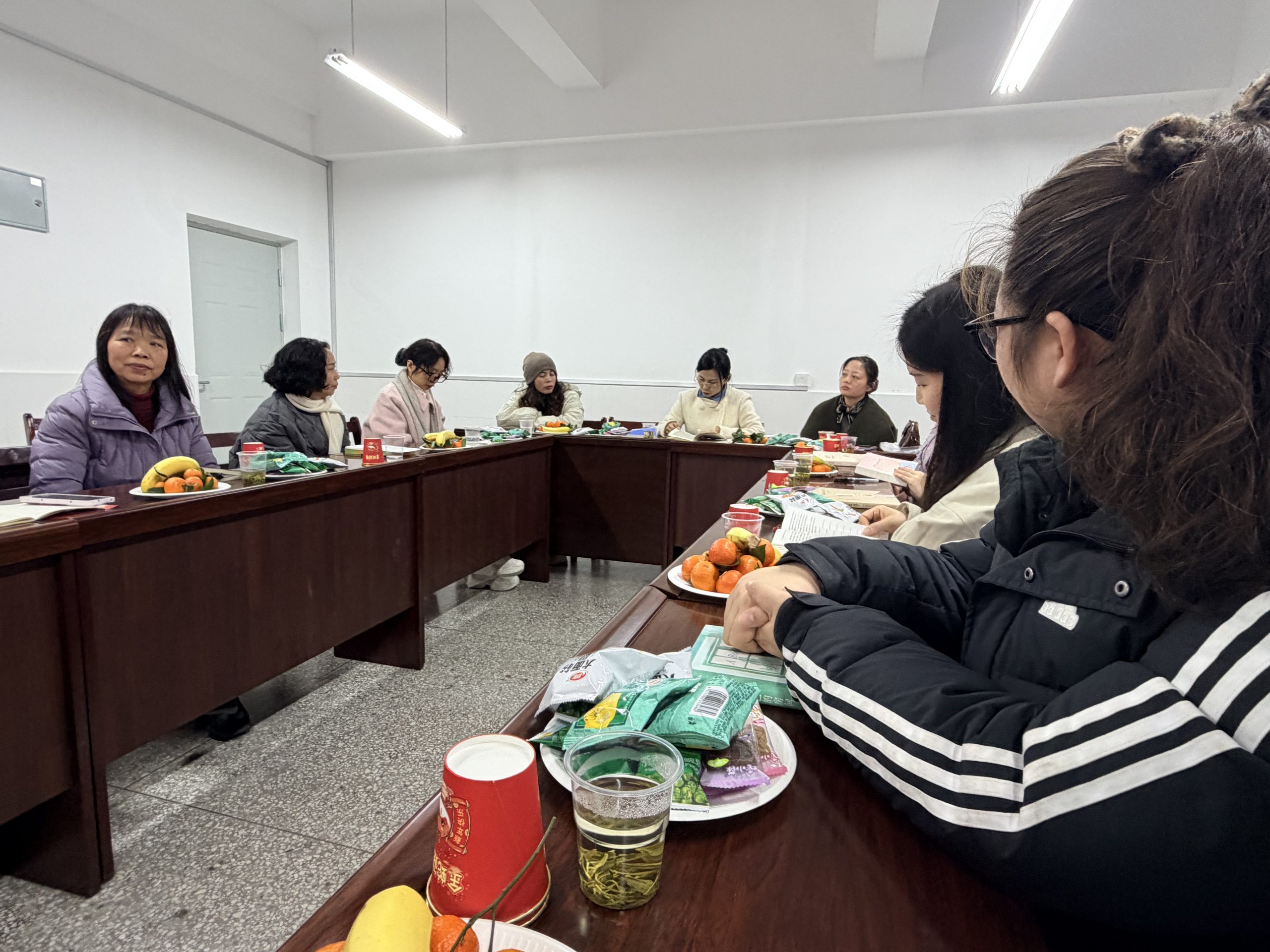 以书香致敬巾帼园丁！谷城启睿书屋与县一中共办教师专场读书会