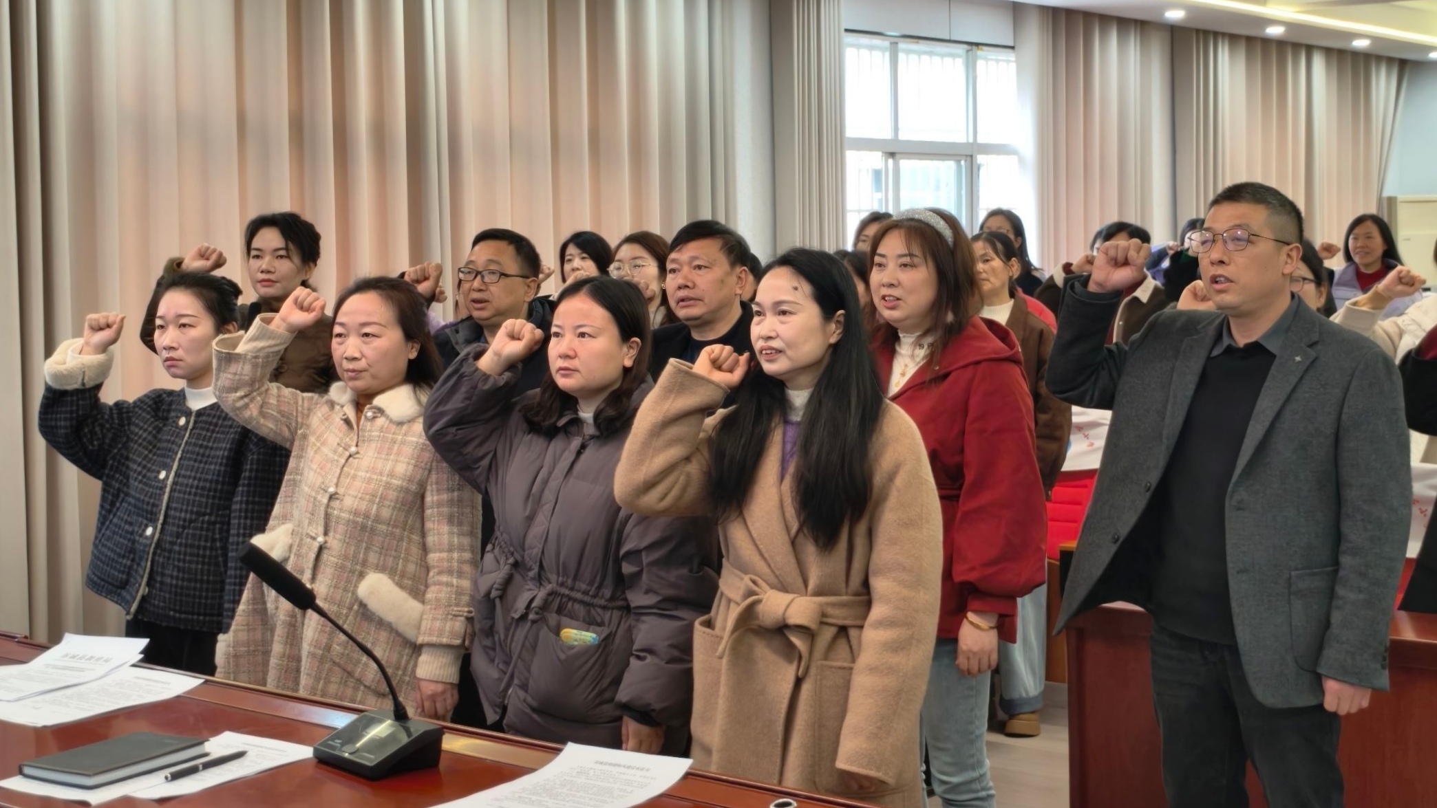 谷城县石花镇大峪桥中心小学：对标先进守初心 涵养师德铸师魂