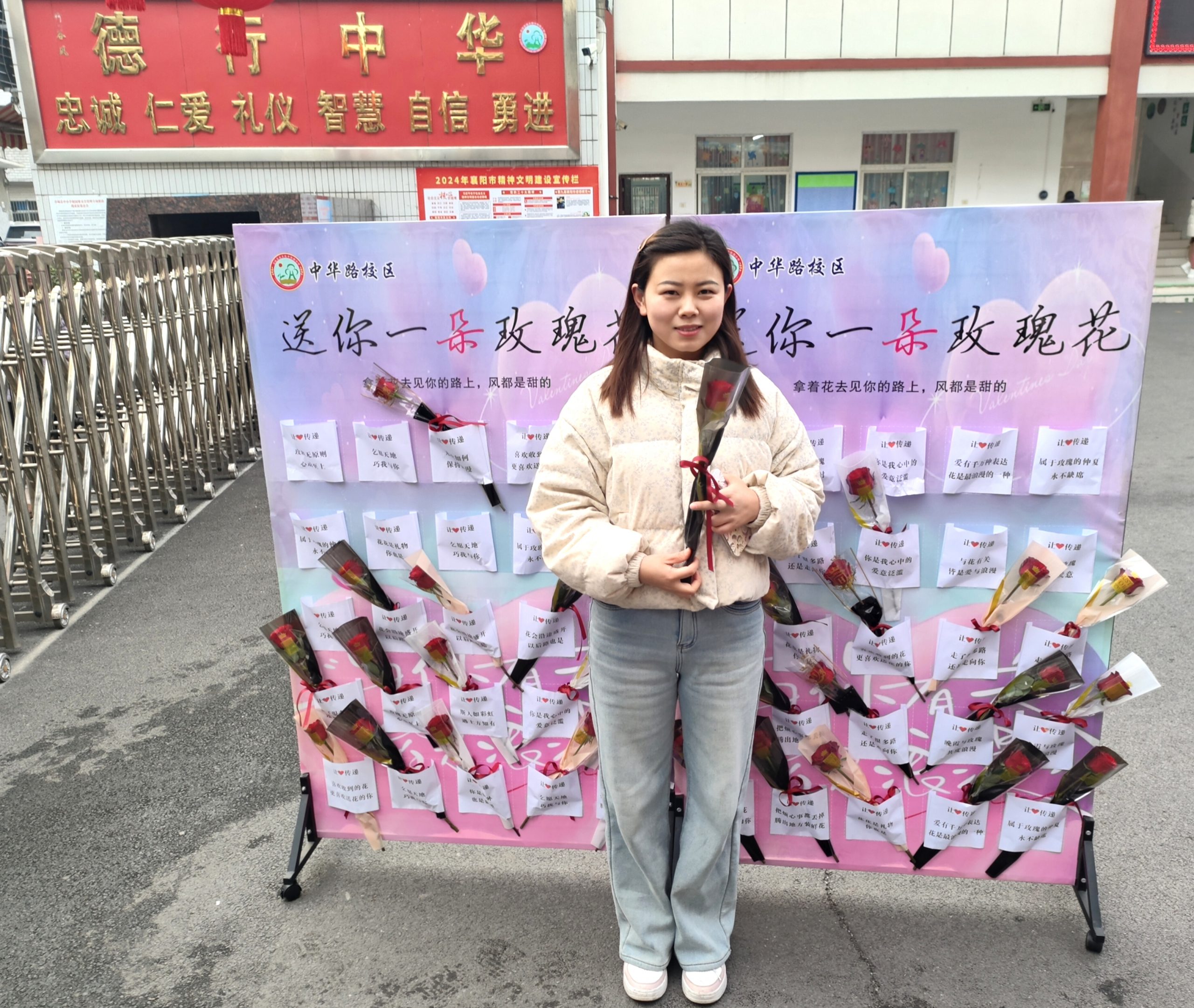 定格教师最美瞬间 谷城中华路小学举办三八女神节教师手机摄影赛