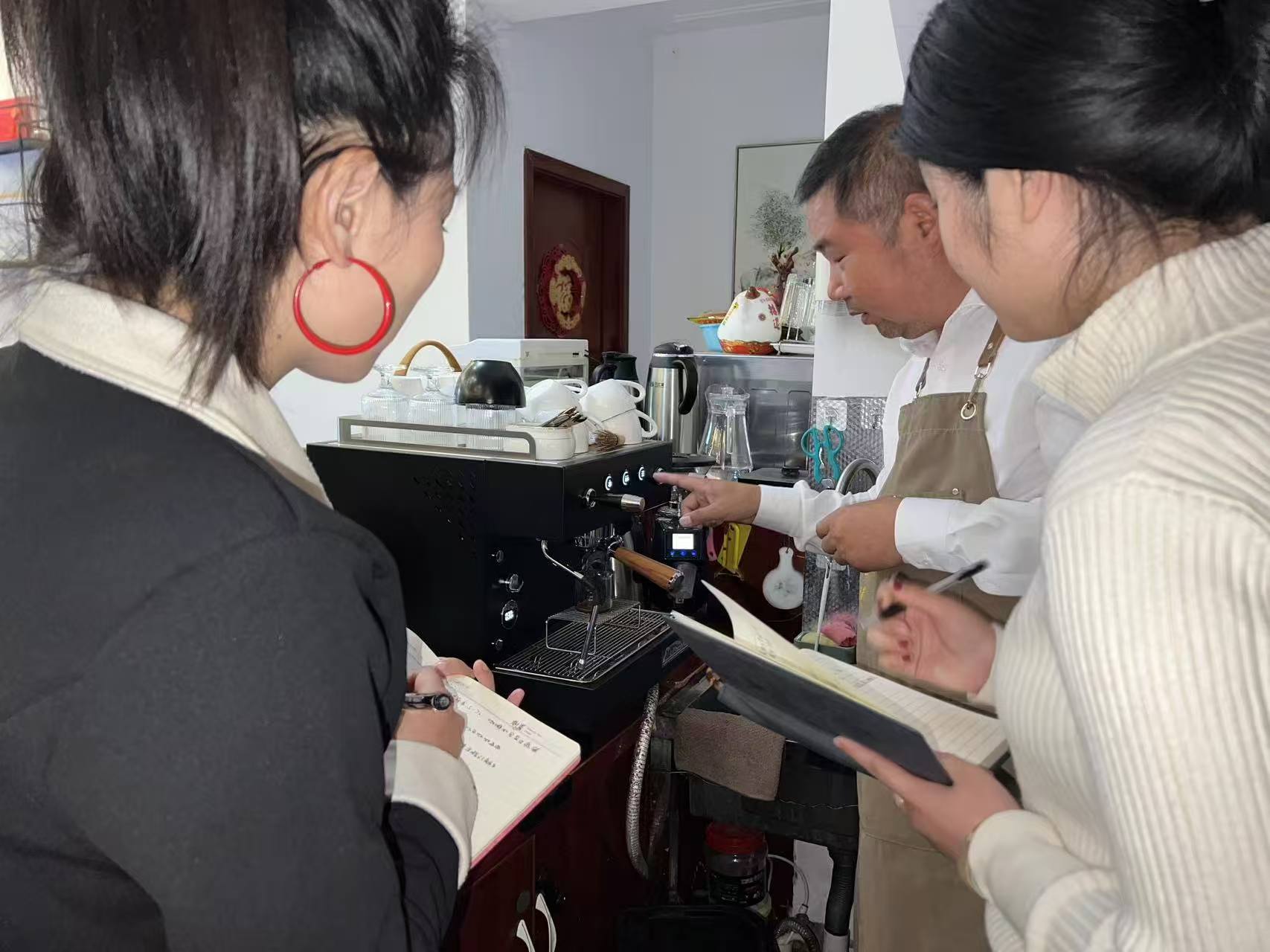 百里姻缘咖啡牵，十堰一景区来襄阳取真金