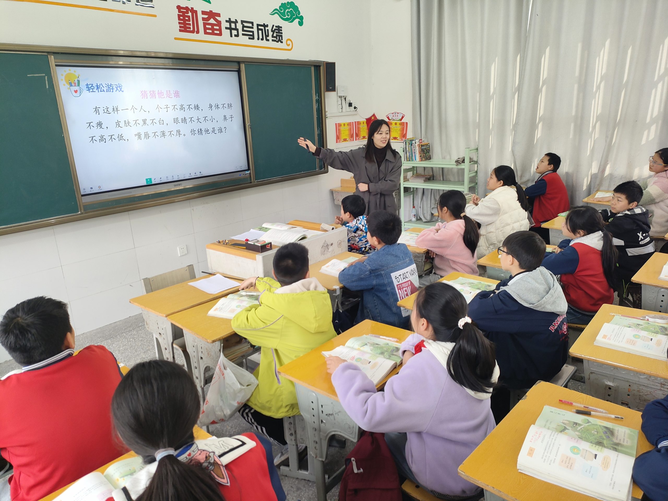 谷城县粉阳路小学教联体中华路校区：开放课堂展风釆  家校同心伴成长