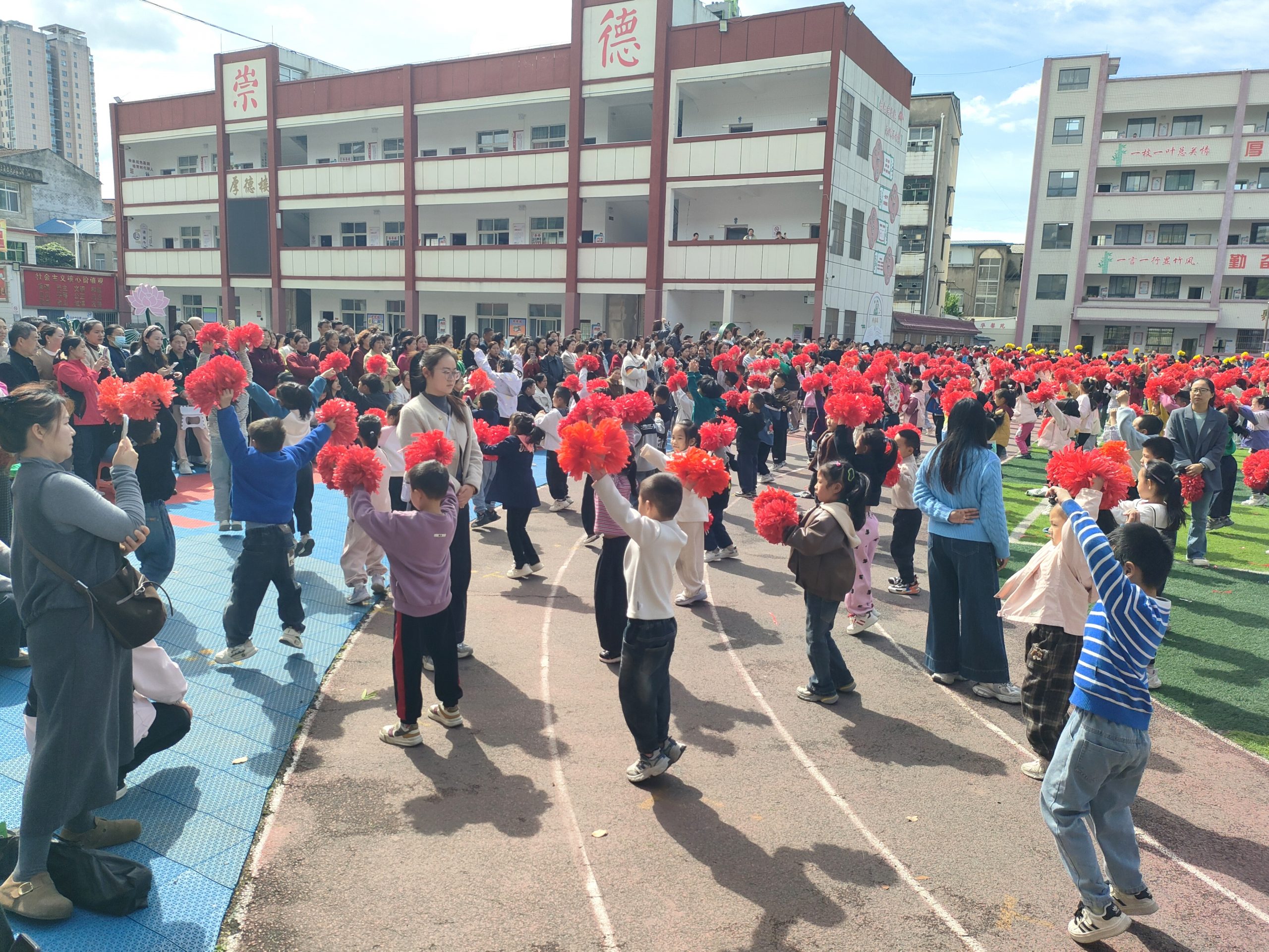 谷城县粉阳路小学教联体中华路校区：开放课堂展风釆  家校同心伴成长