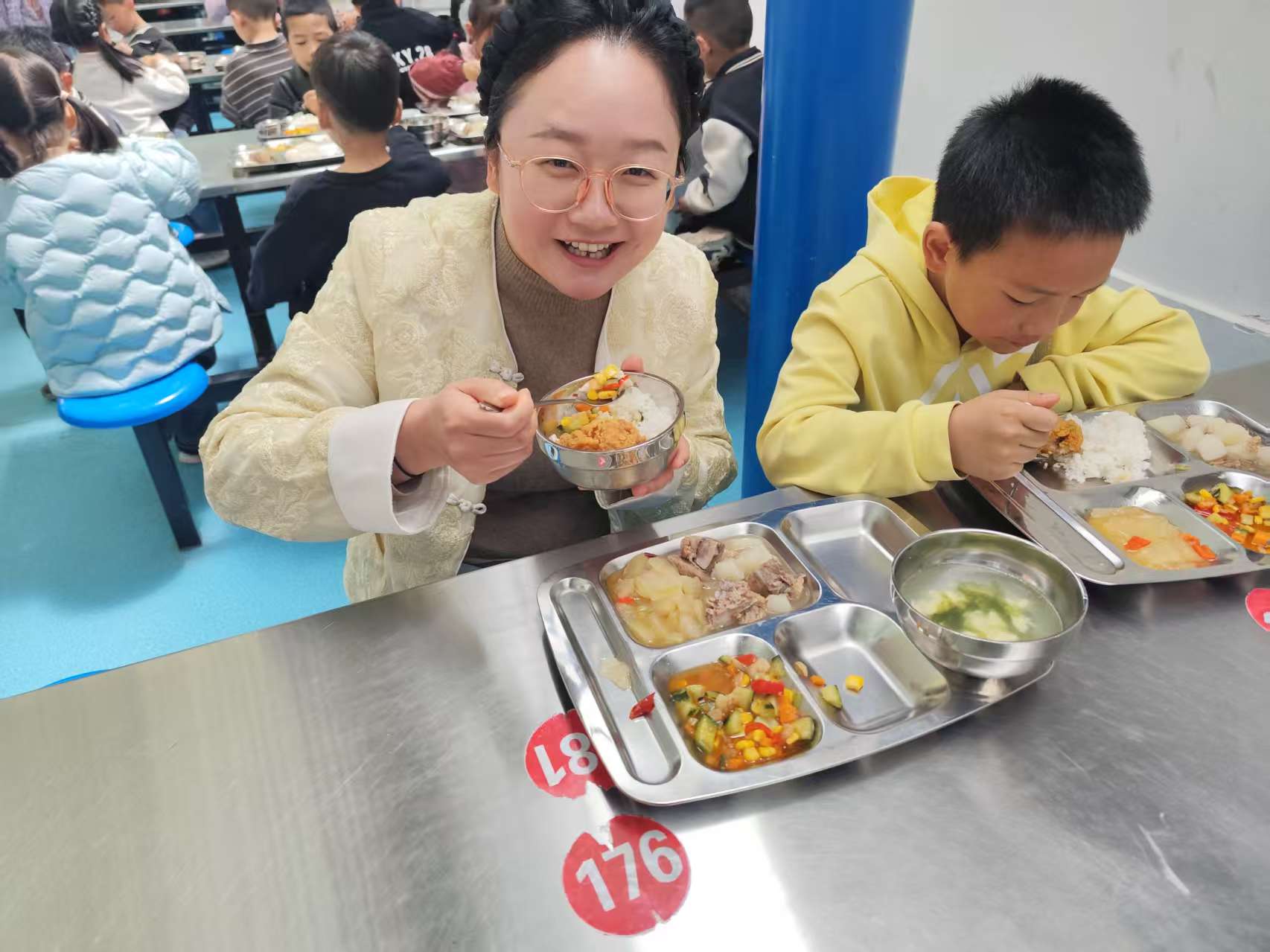 谷城县粉阳路小学教联体中华路校区：开放课堂展风釆  家校同心伴成长