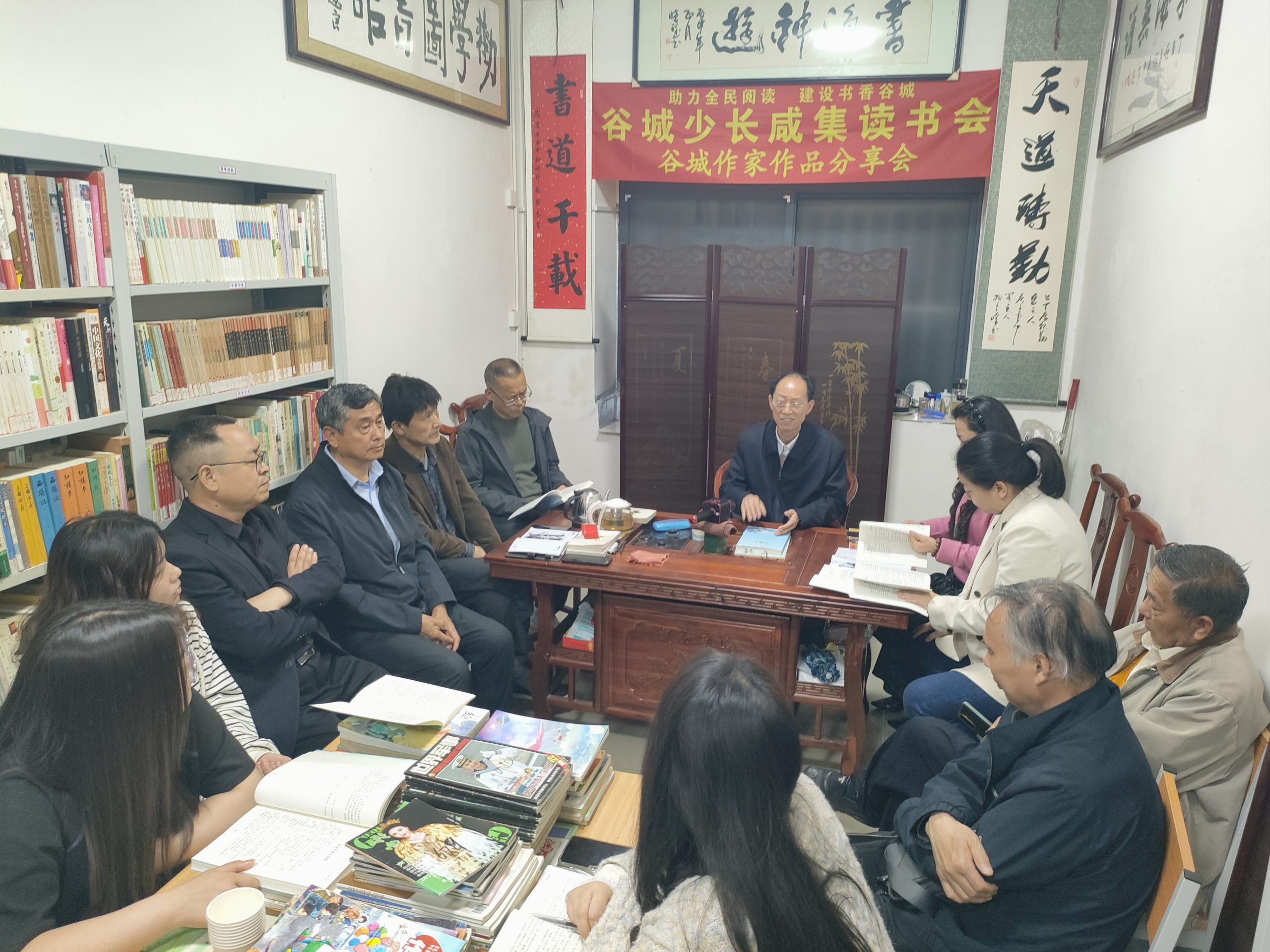 书香润谷城 文心启新程  谷城劝学图书馆举办“谷城作家作品分享会”