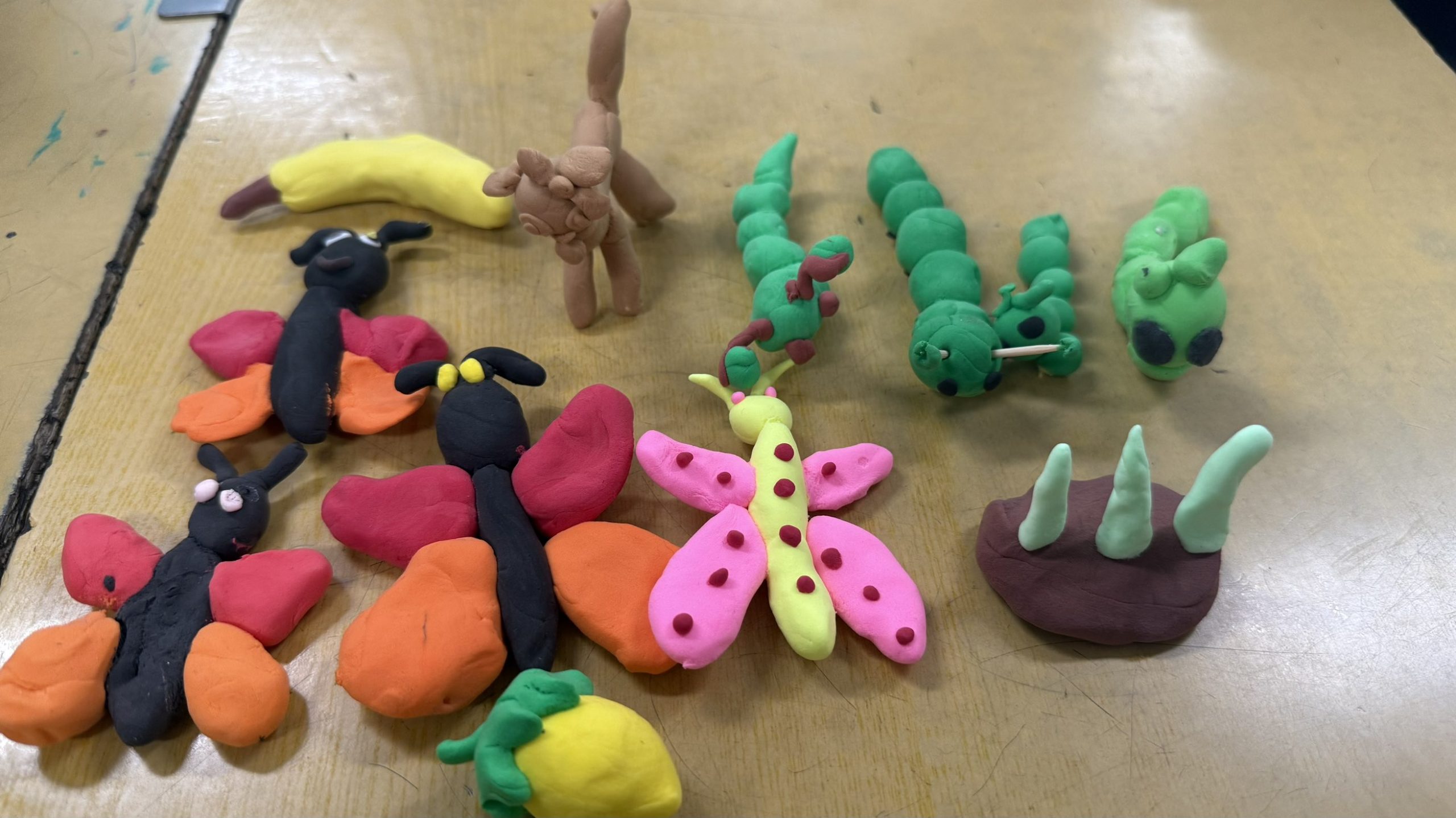 谷城县茨河镇如松小学：彩泥润童心  指尖绽创意