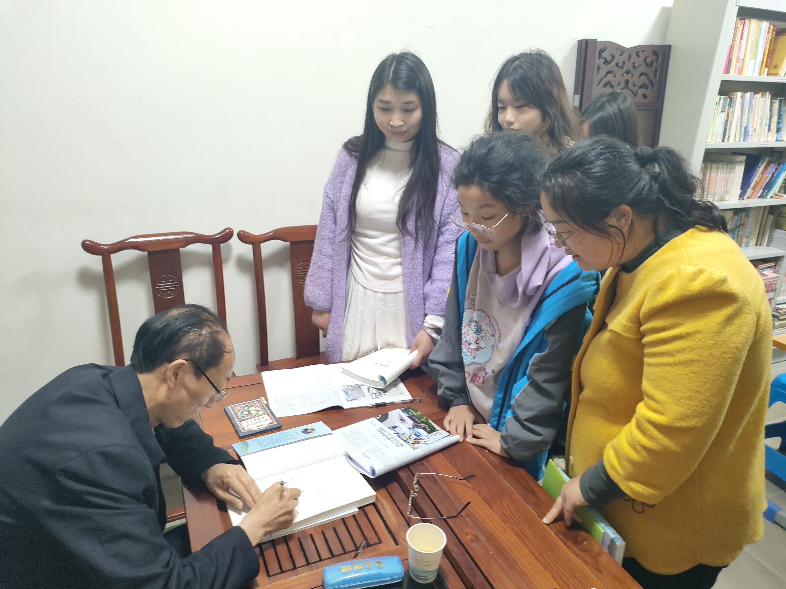 书香润谷城 文心启新程  谷城劝学图书馆举办“谷城作家作品分享会”