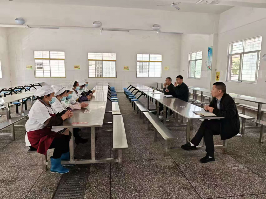 谷城石花三中：聚焦学生健康  建设放心食堂