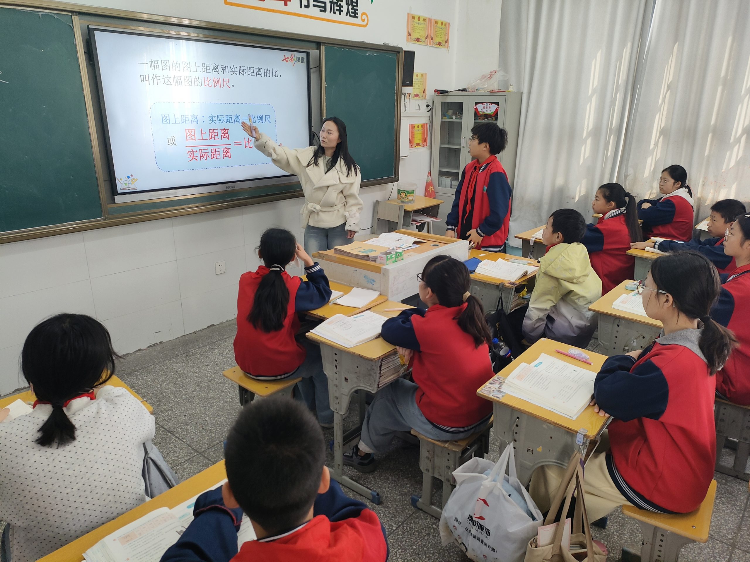 谷城县粉阳路小学教联体中华路校区：开放课堂展风釆  家校同心伴成长