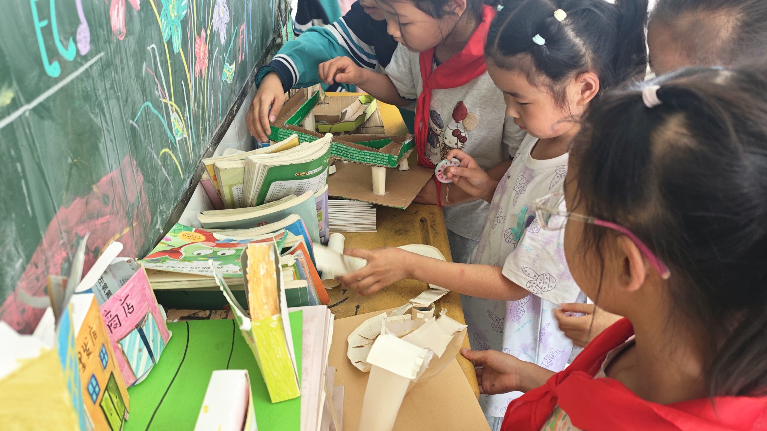 小小巧手,大大创意:盛康镇小学开展手工小能手评比活动 小小巧手,大大创意:盛康镇小学开展手工小能手评比活动