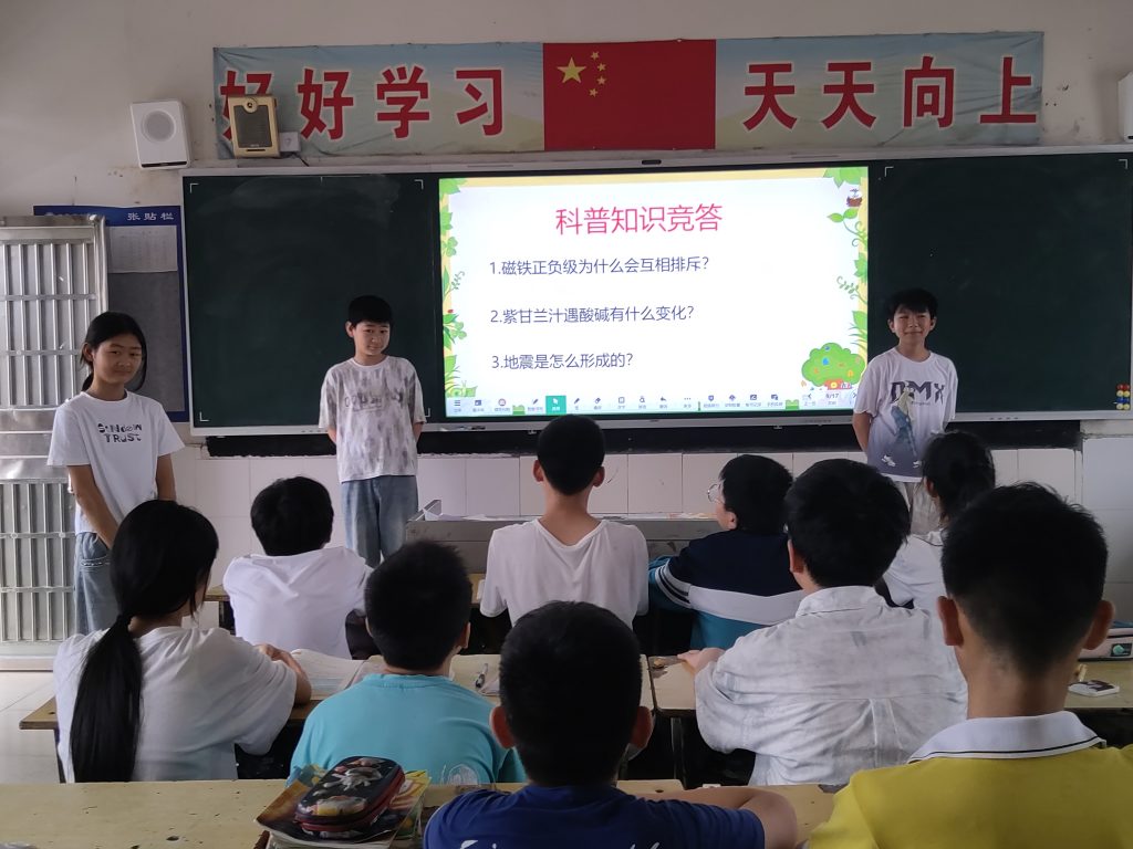 徜徉科幻书香 思辨点亮科技童年 ——六（3）班五月科技活动周圆满落幕
