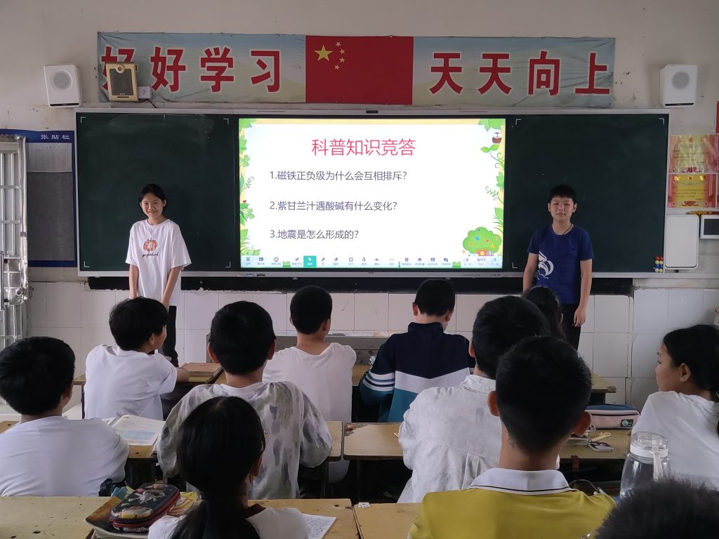 徜徉科幻书香 思辨点亮科技童年 ——六（3）班五月科技活动周圆满落幕