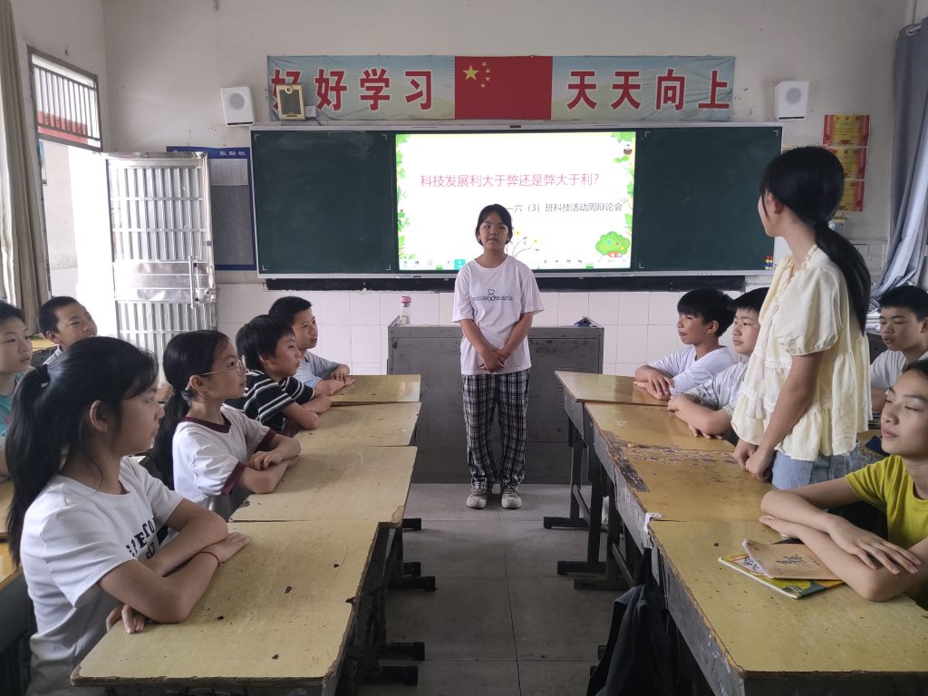 徜徉科幻书香 思辨点亮科技童年 ——六（3）班五月科技活动周圆满落幕