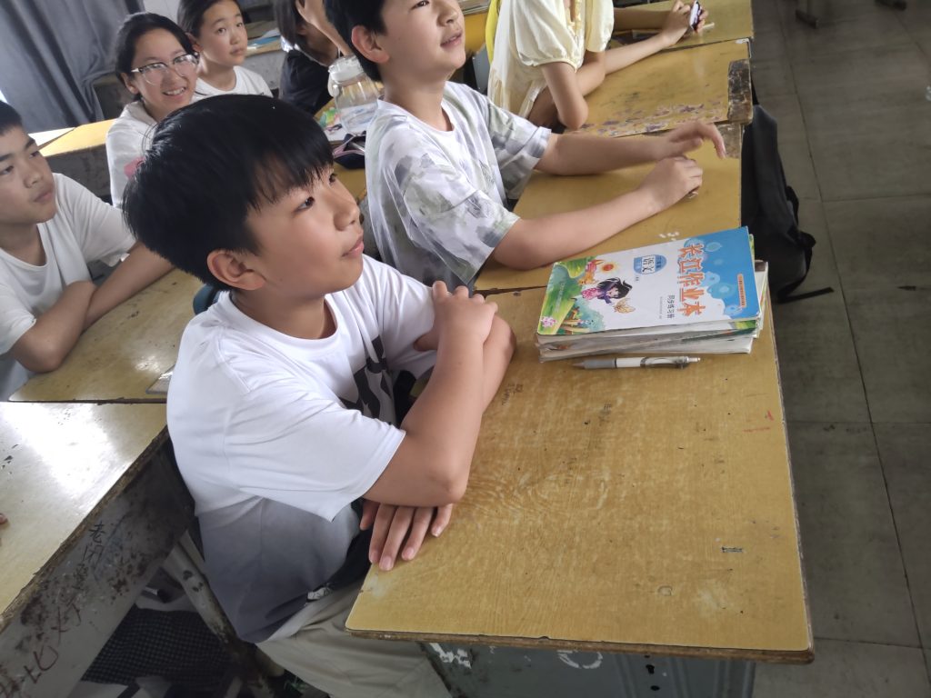 徜徉科幻书香 思辨点亮科技童年 ——六（3）班五月科技活动周圆满落幕