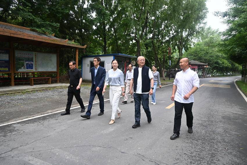 汉水文脉引名家——茅盾文学奖得主刘醒龙谷城采风寻创作灵感 汉水文脉引名家——茅盾文学奖得主刘醒龙谷城采风寻创作灵感