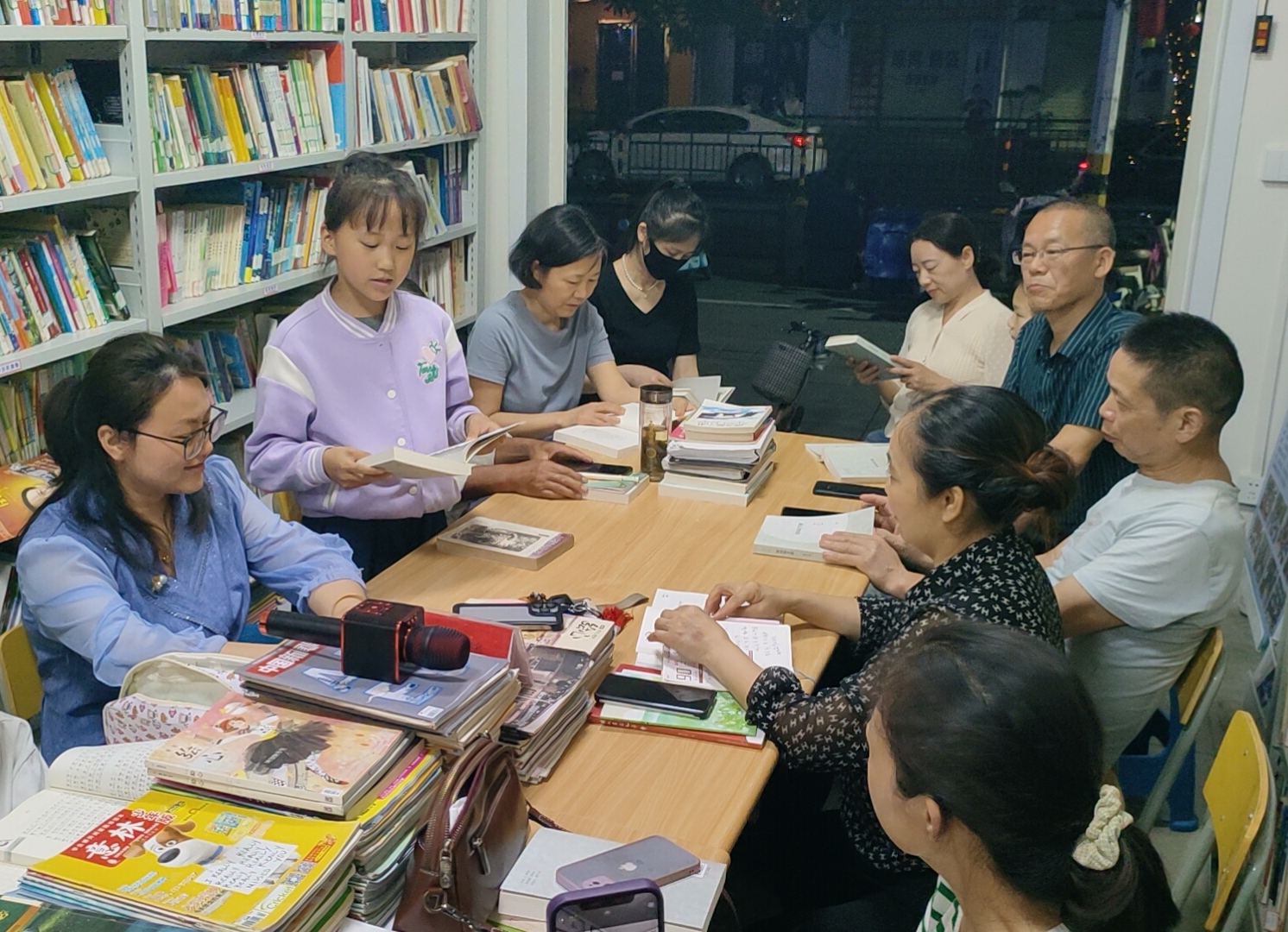 少长咸集话文韵 书香满溢润谷城 谷城县劝学图书馆开展文学分享交流活动 少长咸集话文韵 书香满溢润谷城 谷城县劝学图书馆开展文学分享交流活动