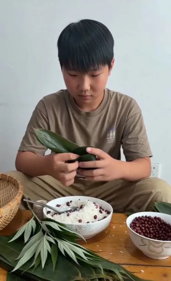 谷城县粉阳路小学教联体中华路校区:粽叶飘香润童心 分层实践庆端午 谷城县粉阳路小学教联体中华路校区:粽叶飘香润童心 分层实践庆端午