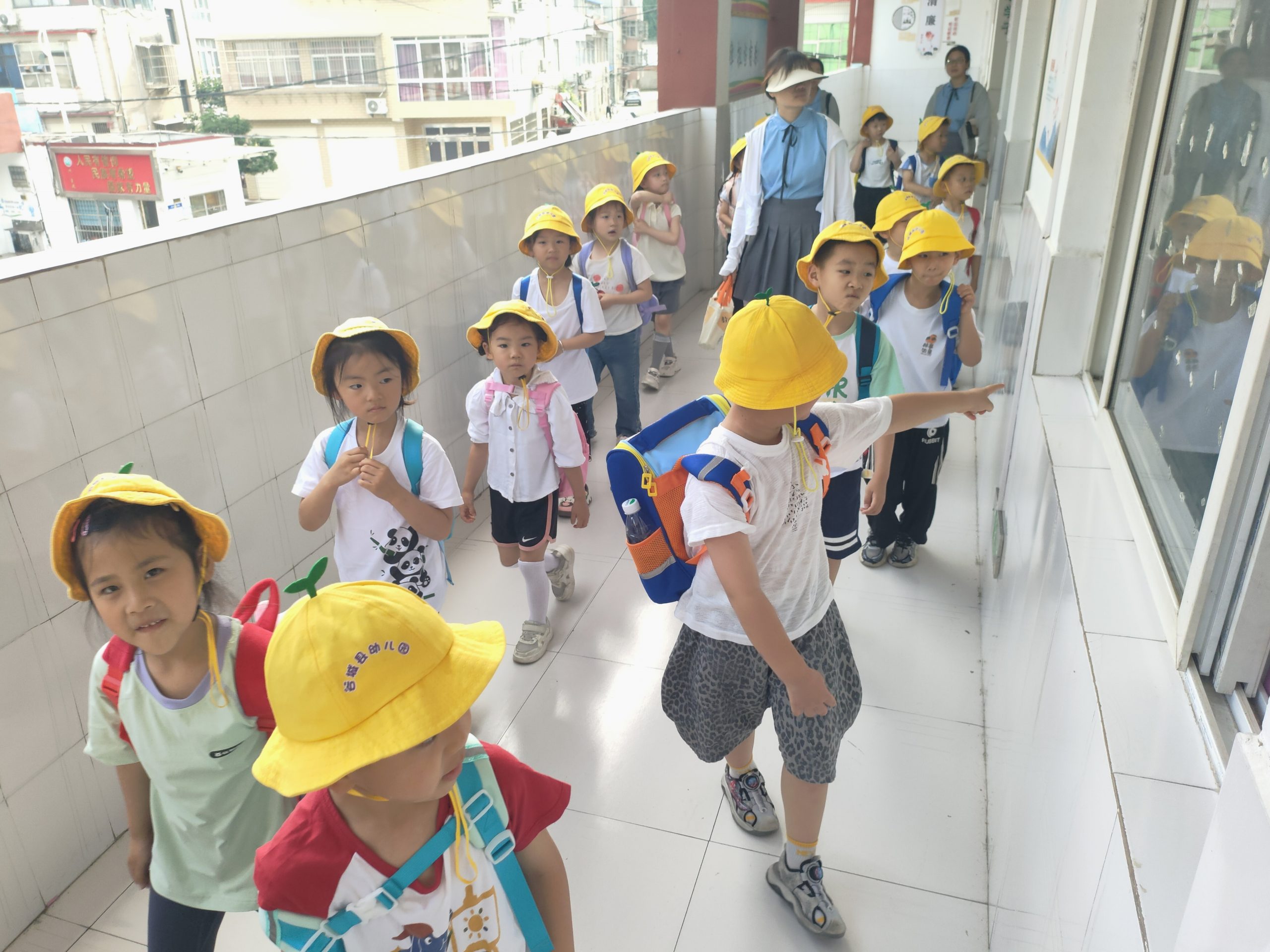 谷城县城关镇中华路小学：幼小衔接“零距离” 萌娃探秘小学行