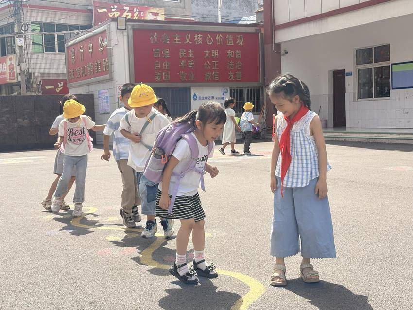 谷城县城关镇中华路小学：幼小衔接“零距离” 萌娃探秘小学行
