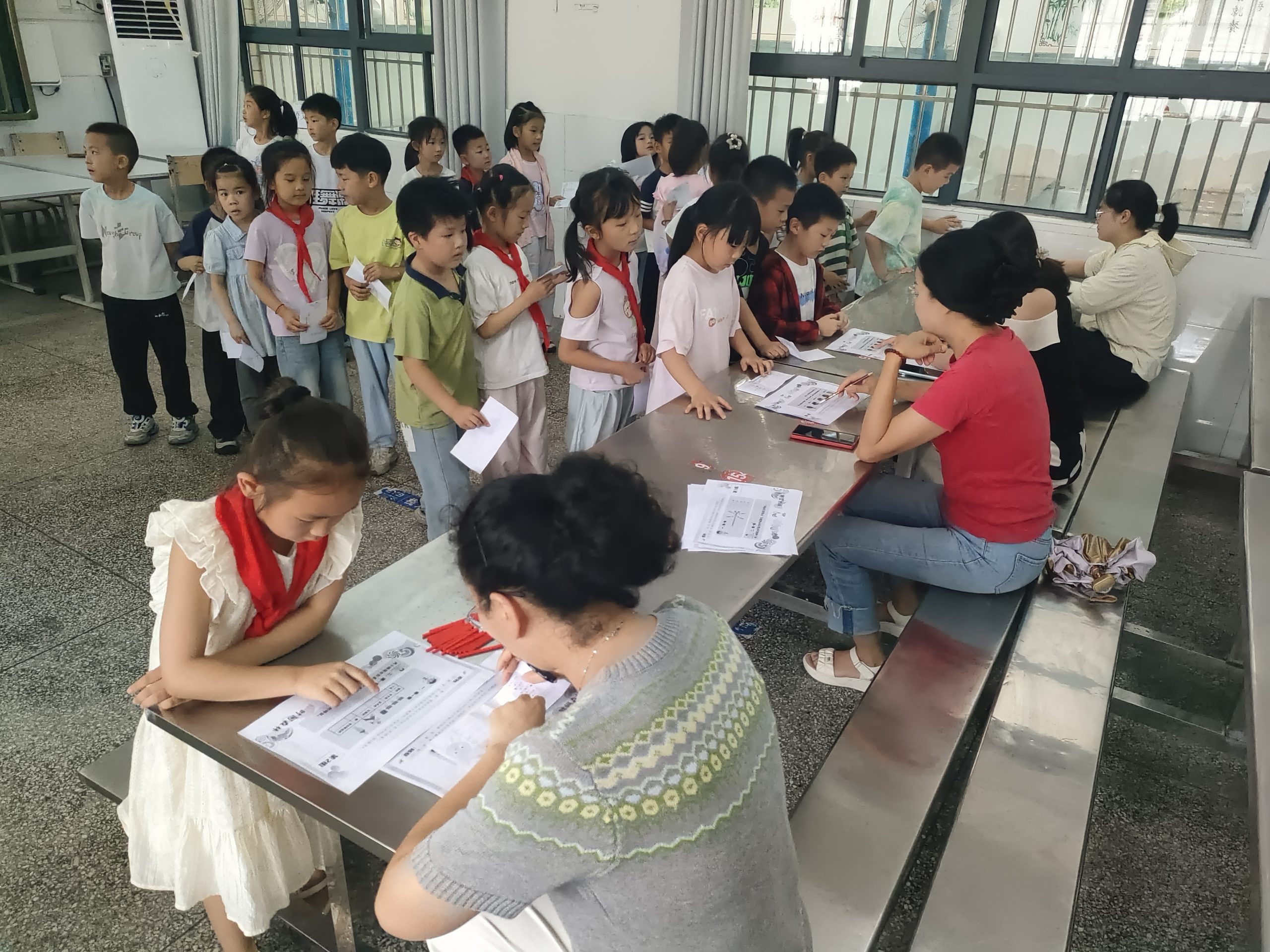 谷城县粉阳路小学教联体中华路校区：趣味乐考探森林  无纸闯关促成长