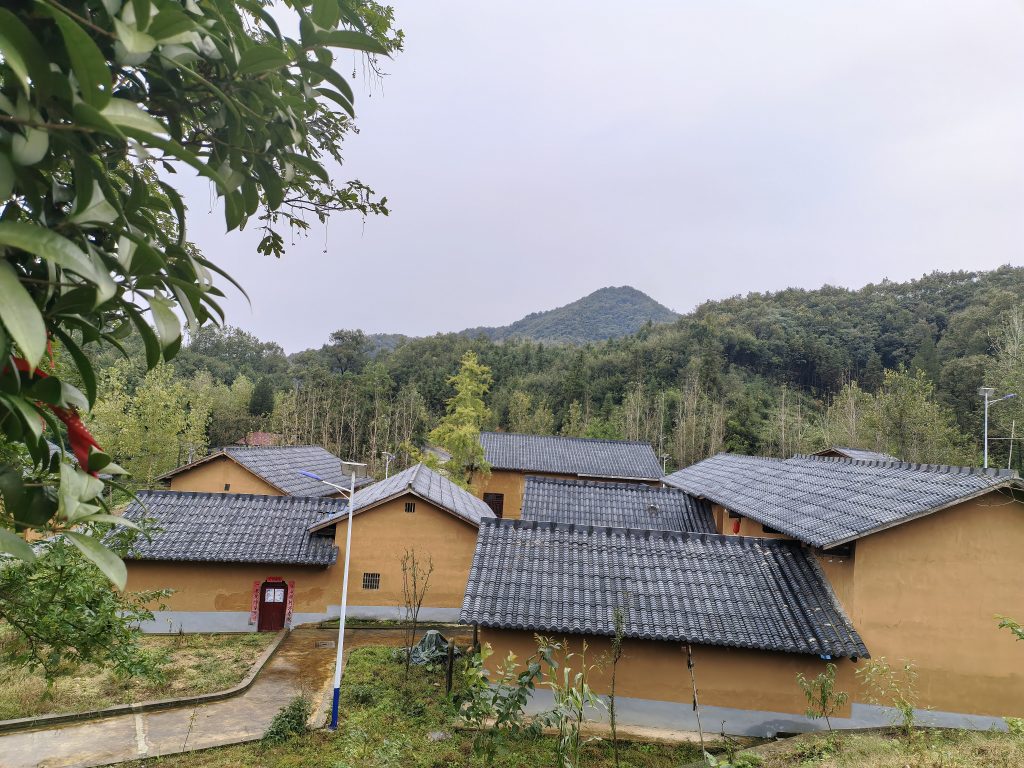 李“村长”国庆坚守古村落，只为游客有饭吃