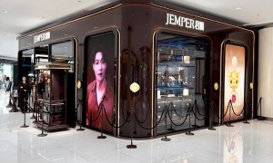 君佩旋羽信天翁落子武汉，演绎当代东方时尚美学