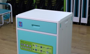 带滚轮的床头柜式陪护床供应商，广东法瑞纳科技实力参考