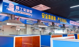 湖南万通汽车学校焊工专业 零基础入门 管道焊、板焊实战训练 推荐就业