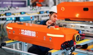2026智能仓储设备选型指南：兰剑堆垛机源头厂家的技术优势