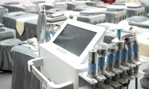 铜仁零基础学化妆推荐：重庆新东方职业学校正规资质与教学特色