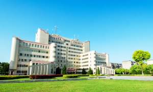 汇总专业知名院校，了解各院校招生政策和学费多少钱