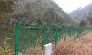 北京广受信赖的Y型柱护栏网生产厂家企业全景分析:多少钱一套