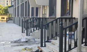 铝合金栏杆制造厂家客户口碑力荐，成立五年以上实力参考