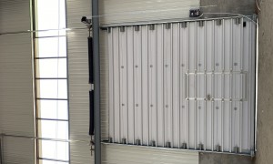 任丘市华安门业有限公司的工业滑升门规模如何