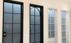 隔热好的推拉门厂家求推荐？御锦门窗3000㎡自有厂房，现货充足发货快