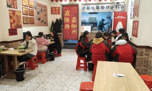 成都汇业商贸｜正宗螺蛳粉加盟店费用明细公开，2026年投资预算避坑指南