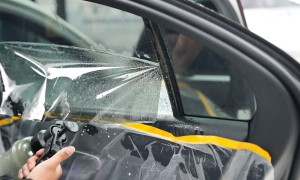 郑州地区汽车贴膜服务 色彩世界 防爆隔热膜 前挡风玻璃专用 包施工