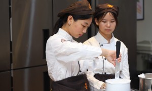 2026年厦门学烘焙找正规学校哪家靠谱？欧米奇职业学校深度解析