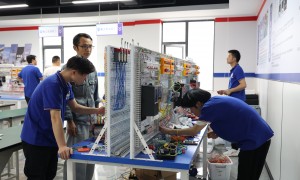 重庆大专学历学PLC学校推荐，万通教学实力与就业服务全景分析