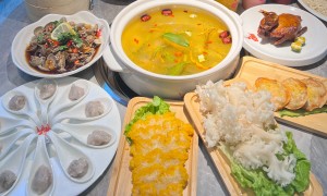 金顶鲜花胶鸡煲火锅加盟，适合社区开店的小型火锅项目