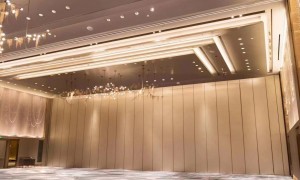 2026年度优选：艺奇玻璃移动隔断墙批发价格透明，提供工程安装一站式服务